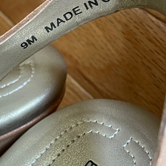 NWOT Beige Sandals Platform Heels Size: 9 M - Picture 5 of 8